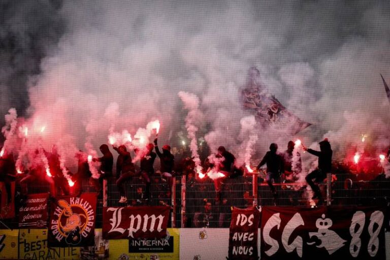 Hooligan La Gi Tim Hieu Ve Bao Luc Trong Bong Da